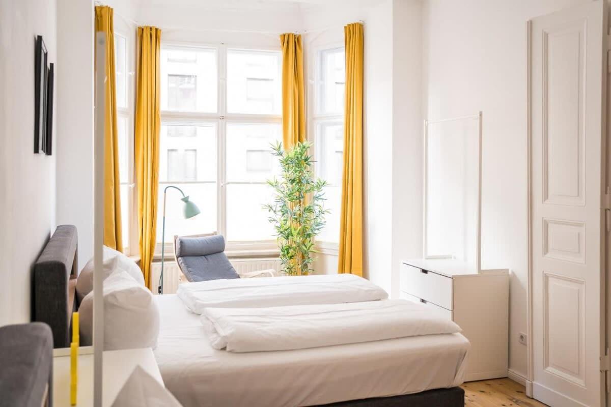 Apartment At Rosenthaler Platz Berlim Exterior foto