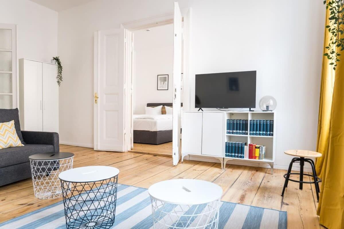 Apartment At Rosenthaler Platz Berlim Exterior foto