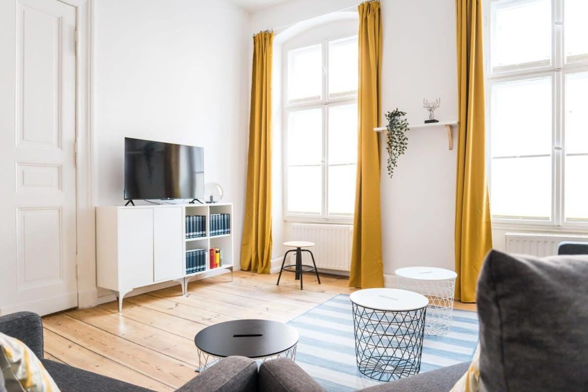 Apartment At Rosenthaler Platz Berlim Exterior foto